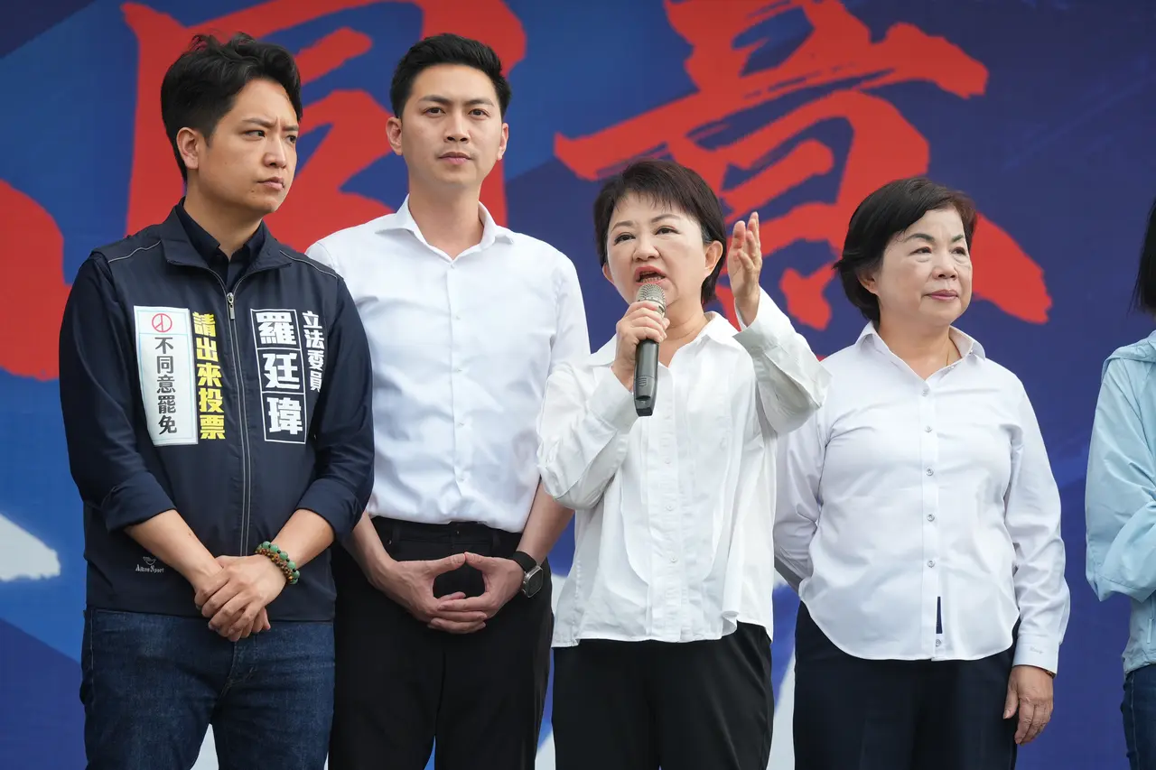 台中市長盧秀燕日前站台子弟兵,險爆粗口自己喊煞車。資料照 李柏毅攝