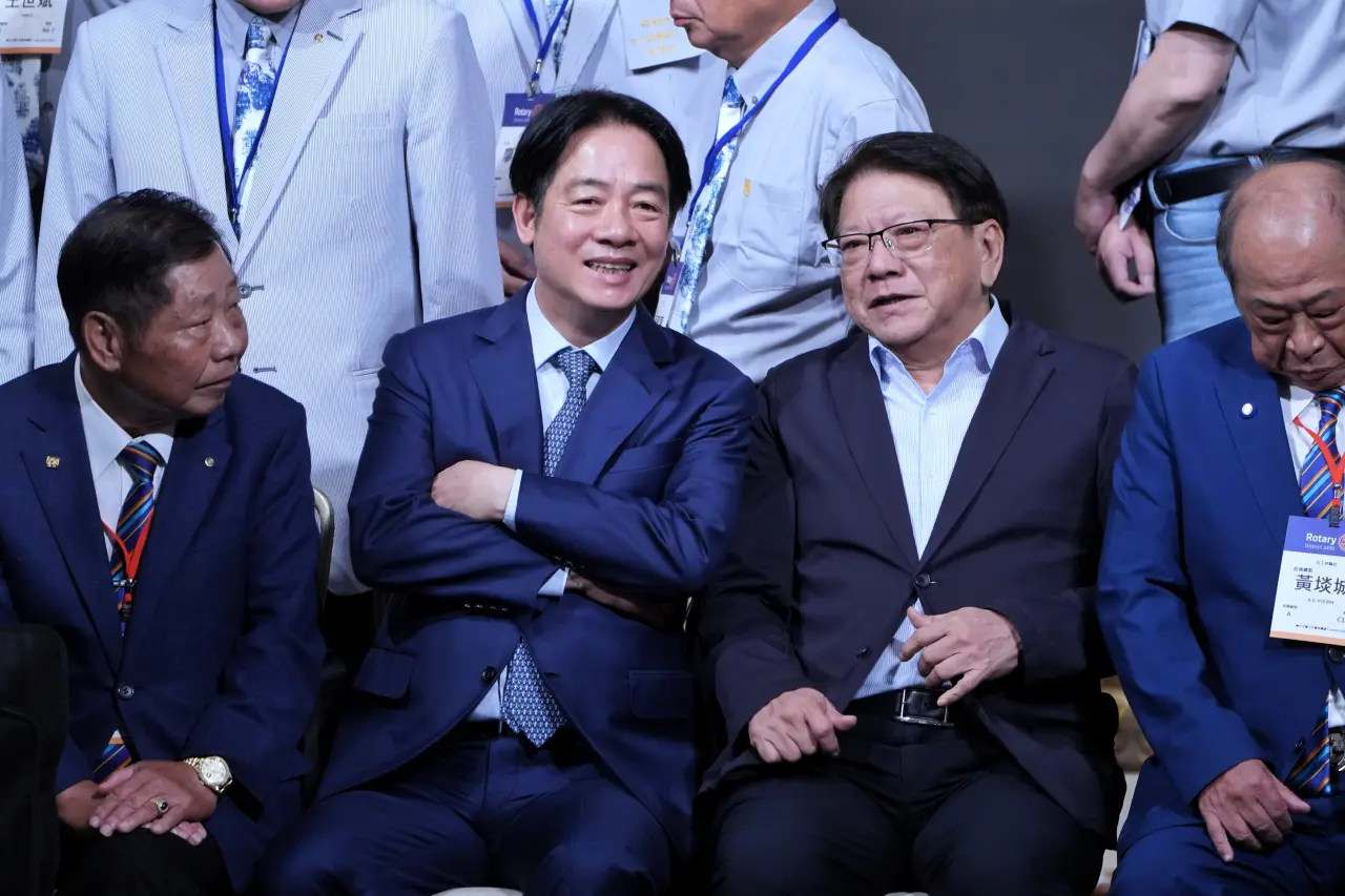 總統府秘書長潘孟安陪同賴清德出席國家團結首講。林林攝