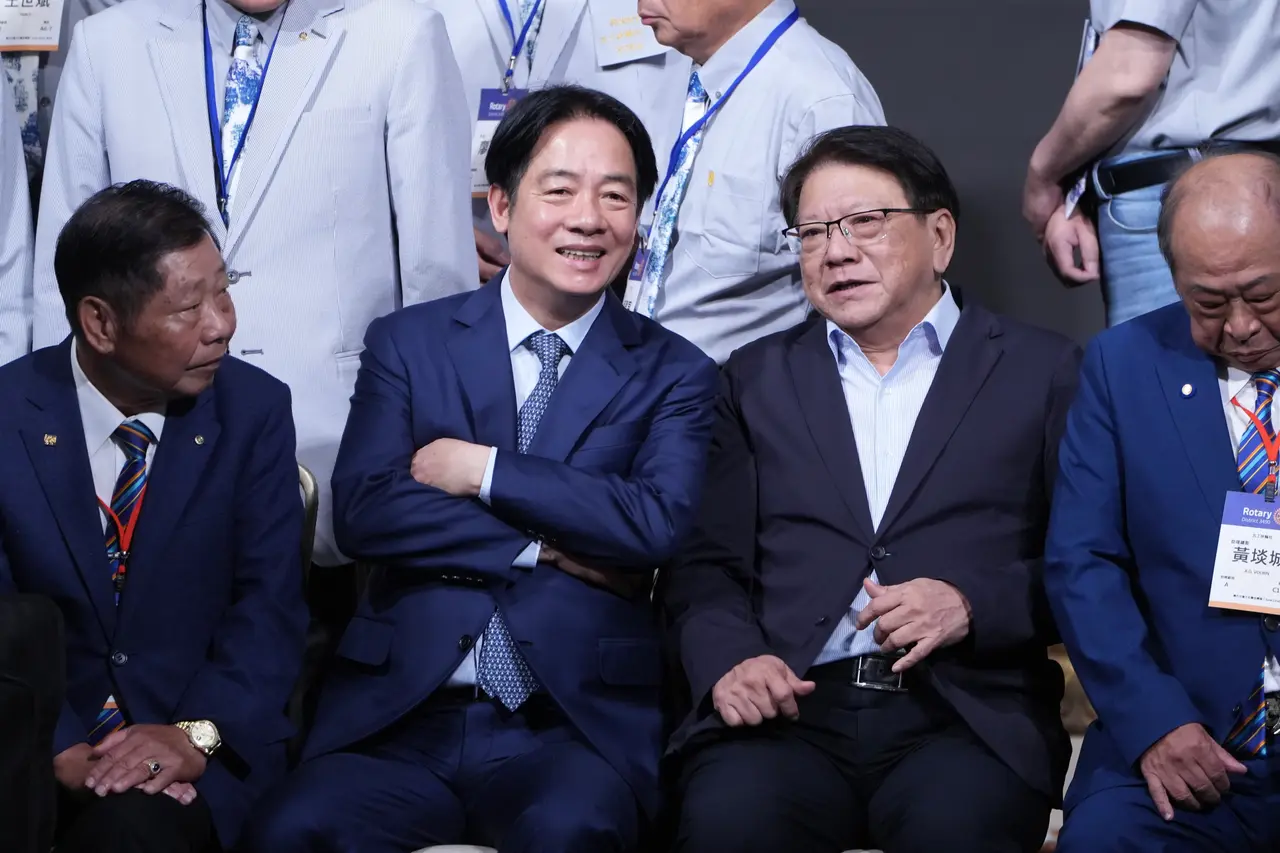 民進黨主席暨總統賴清德對於大罷免的態度,從不沾鍋轉為被動協助罷團,但要求黨內派系先不要談補選,讓各方人馬隔山觀虎鬥,派系及金主不願下放資源。資料照 林林攝