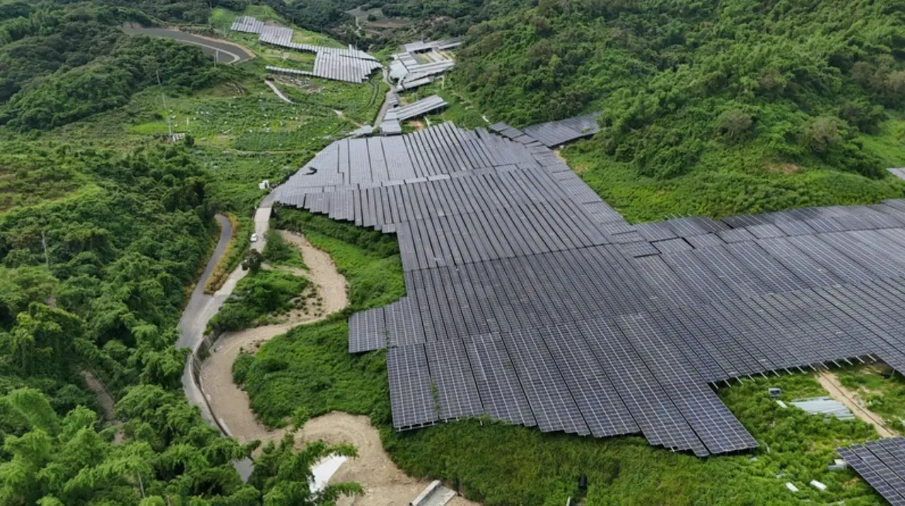 高雄市大樹區和山太陽光電廠未落實水土保持計畫,水保工程許可遭撤銷,中央社。