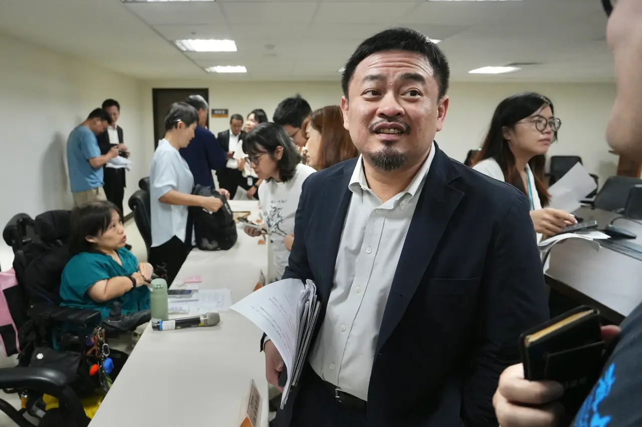 勞動部長洪申翰存款101萬8055元,較去年申報少了6萬餘元,名下沒不動產、汽車、股票等。資料照,林林攝