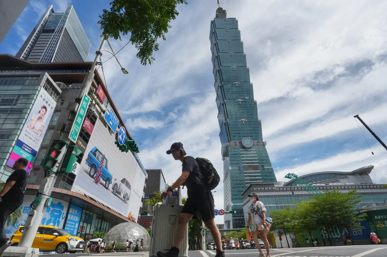 張旭嵐指出,房市受限貸令、罷免投票、南部雨災影響,7月交易量年減25.7%。葉志明攝