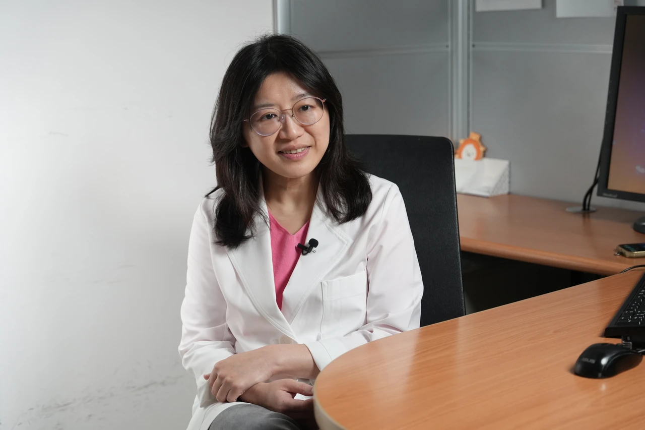 為什麼青少年特別容易「情緒風暴」?袁委指出,可從生理、心理、環境三大原因分析。李柏毅、葉志明攝。