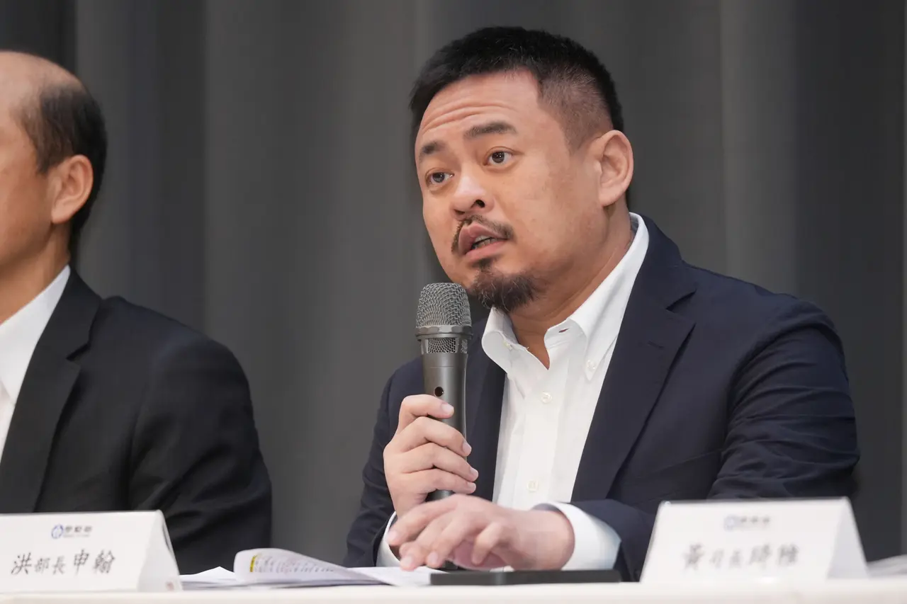 勞動部長洪申翰說,針對減班休息勞工的僱用安定措施,會給予薪資差額的補貼,並將提出強化版本,從過去的五成提高至七成。資料照片,李柏毅攝