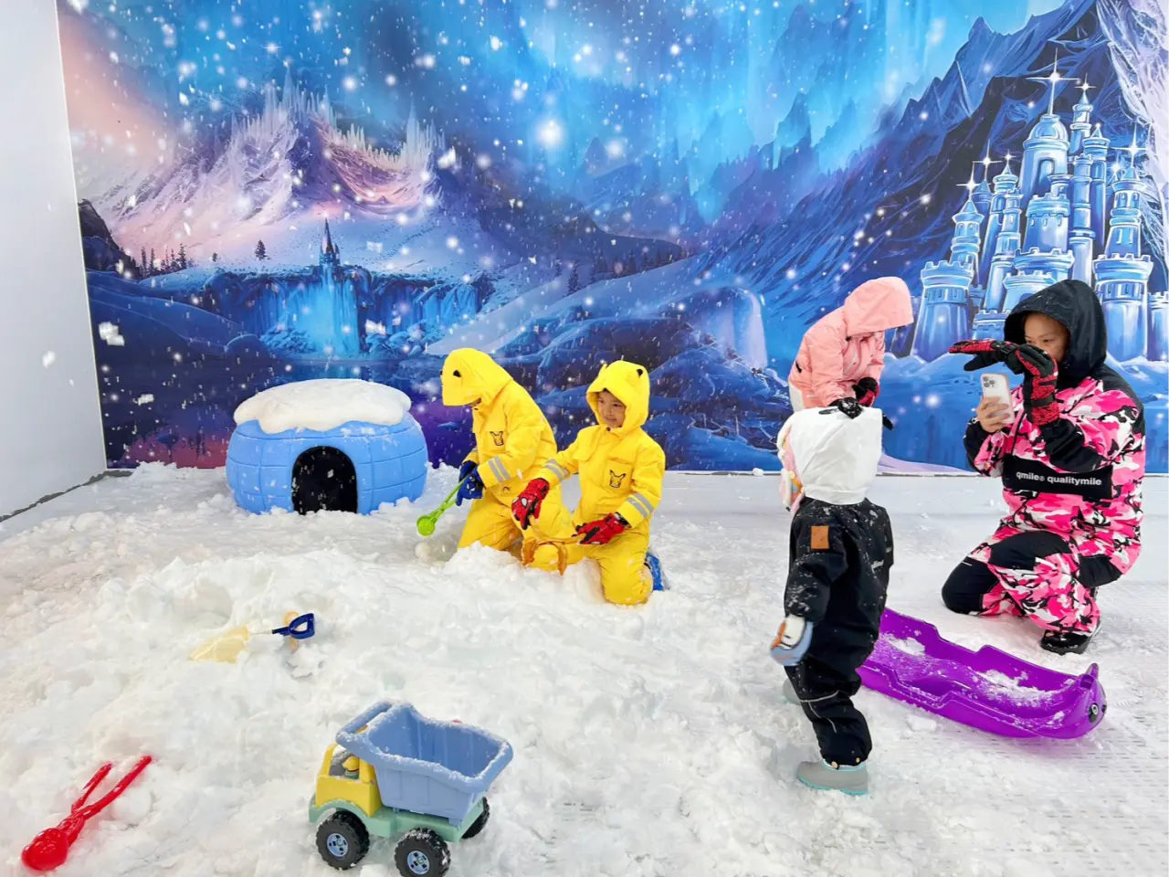 北部首家室內「雪樂園」於7月1日試營運。遠雄廣場提供