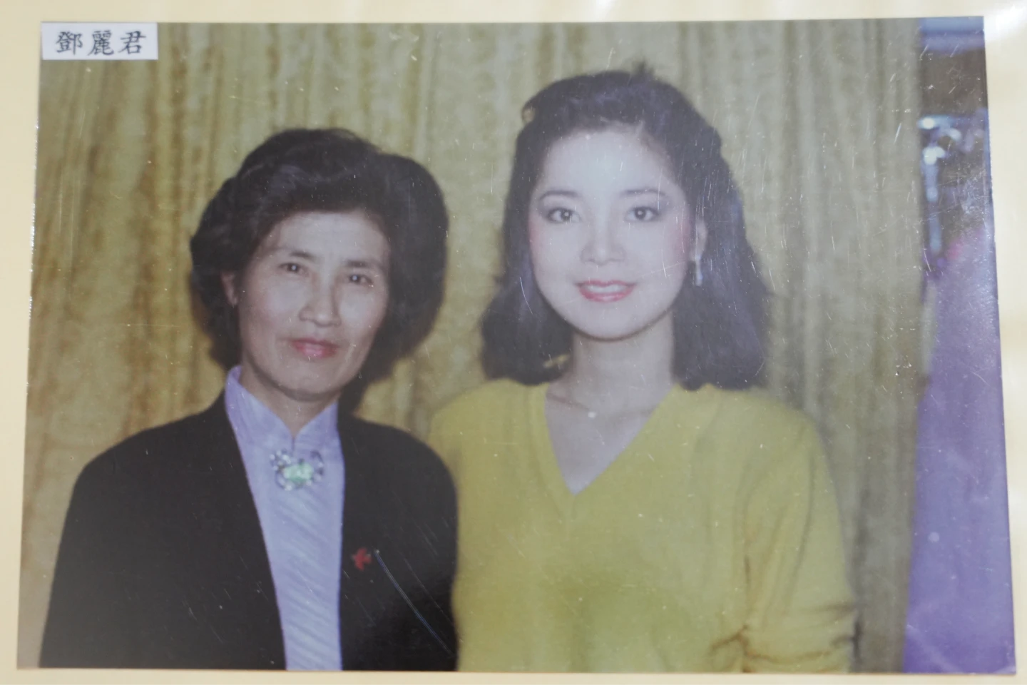 林友茂和老婆到各大工地或歌廳追星,連已故的「亞洲歌姬」鄧麗君還因此成為兩人的乾女兒。林友茂提供