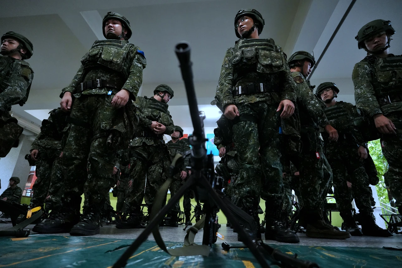 向國軍致敬　賴清德：軍公教明年全面加薪4％