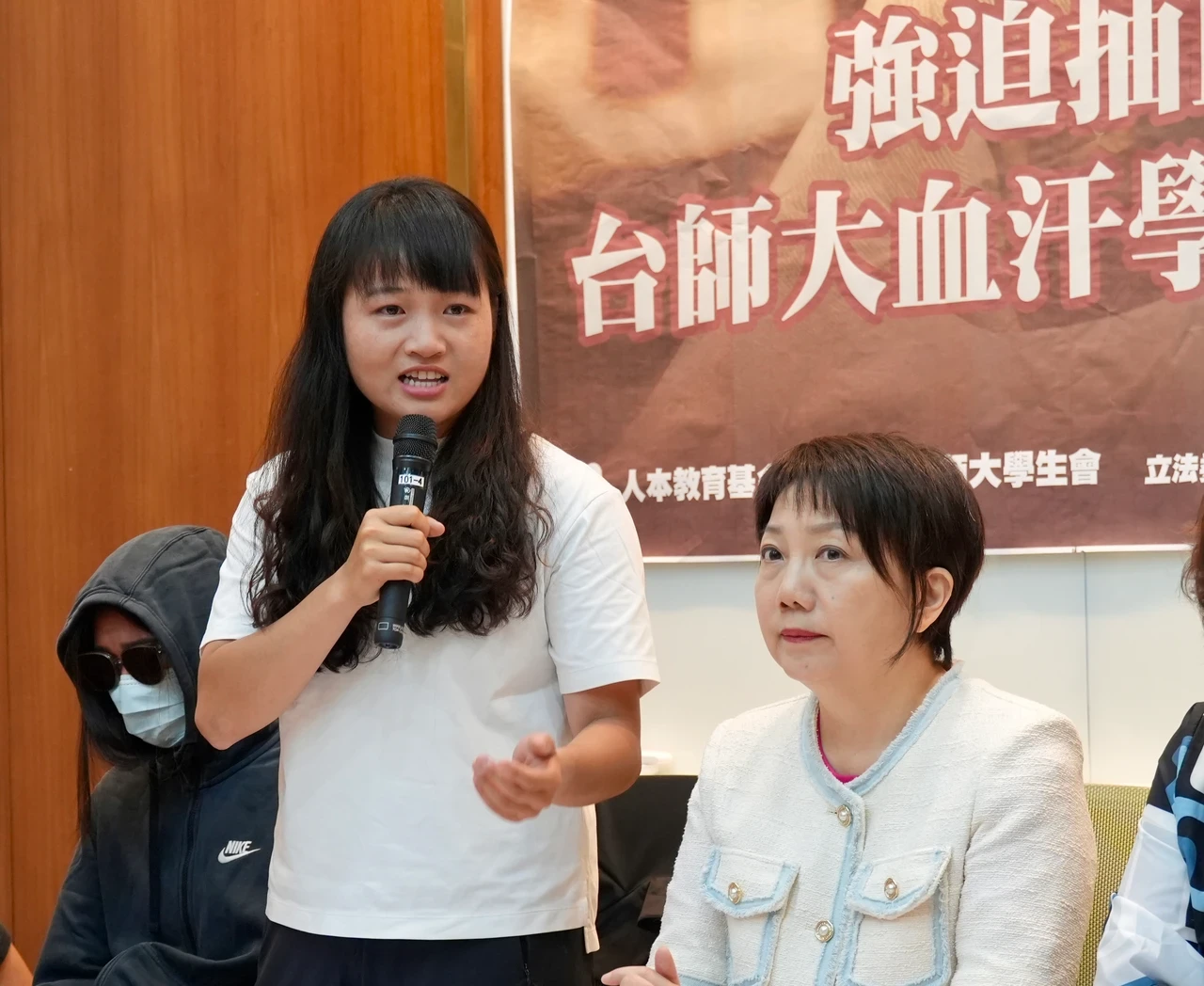 台師大女足受害學生出席記者會,勇敢發言披露被強迫配合抽血真相。資料照片,梁建裕攝