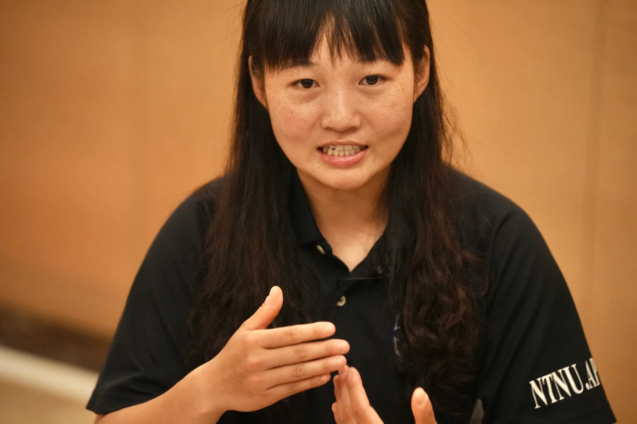 簡奇陞是台師大女足強迫抽血案受害者之一,她也是向立委檢舉此事的吹哨者。林林攝