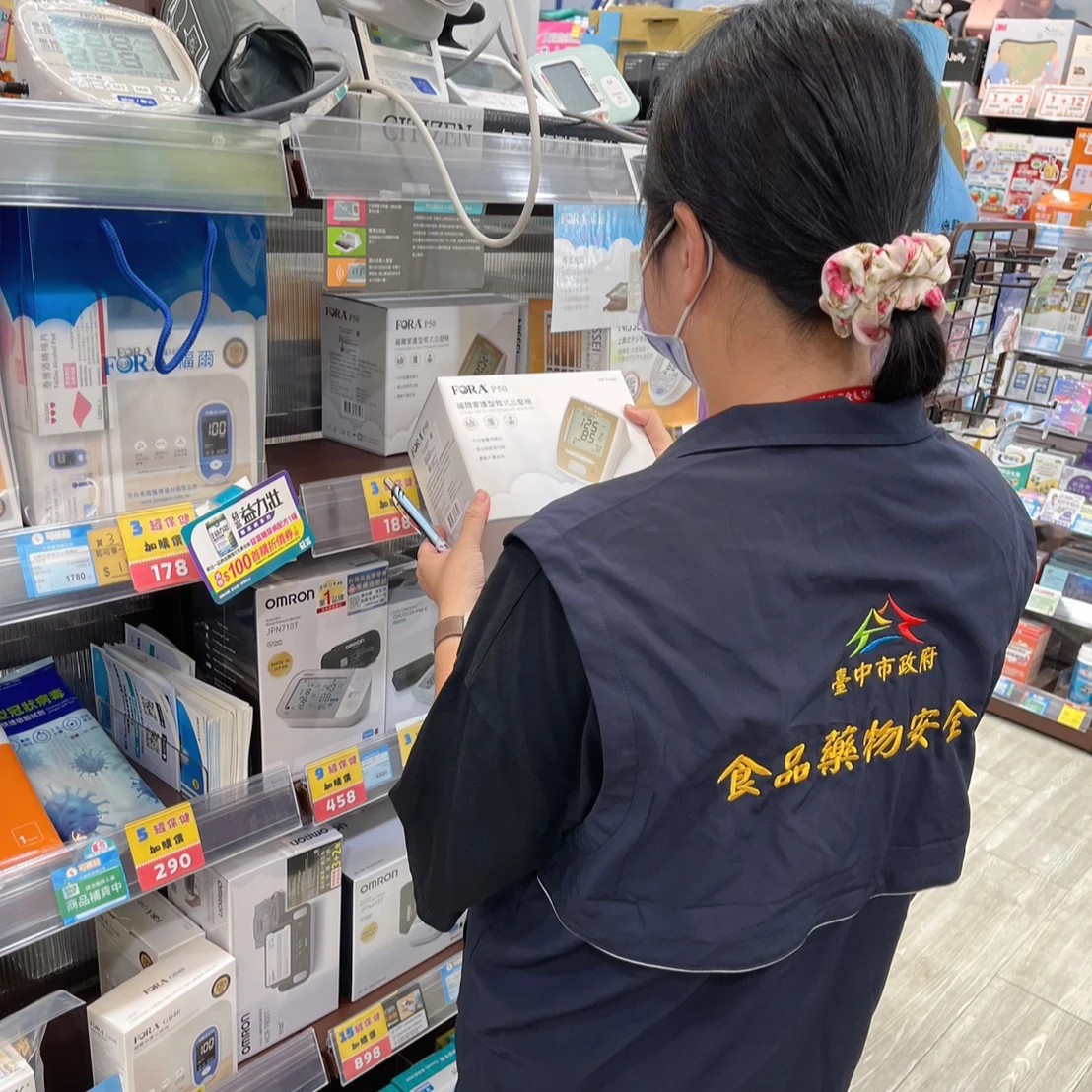 台中市食安處加強稽查醫療器材販售通路。中市府提供