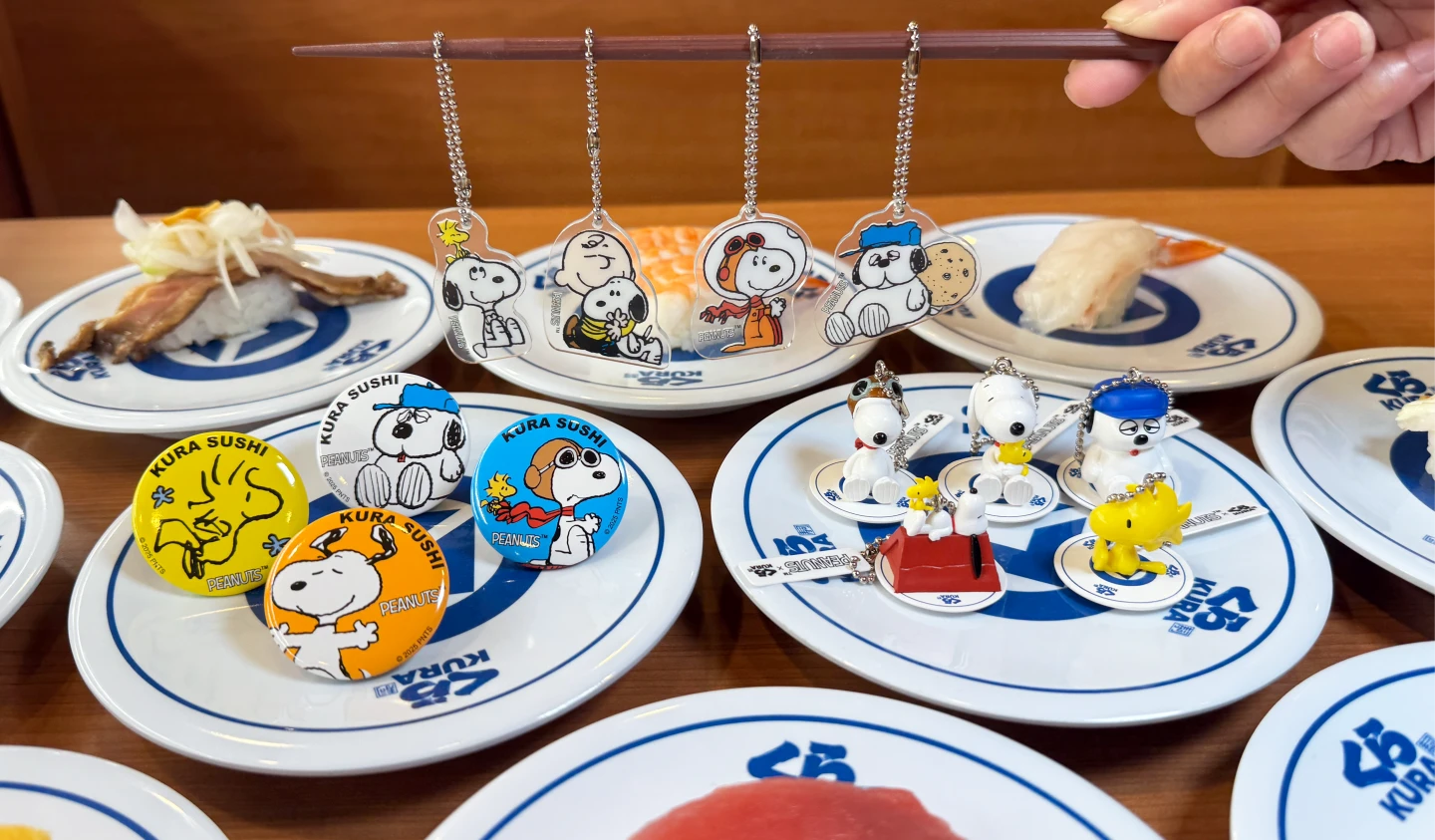 藏壽司xPeanuts首聯名推出13款扭蛋,7月25日至9月5日開扭。藏壽司提供