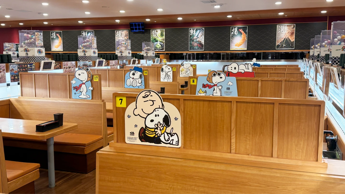 藏壽司XPeanuts限定佈置同步於7月25日登場。