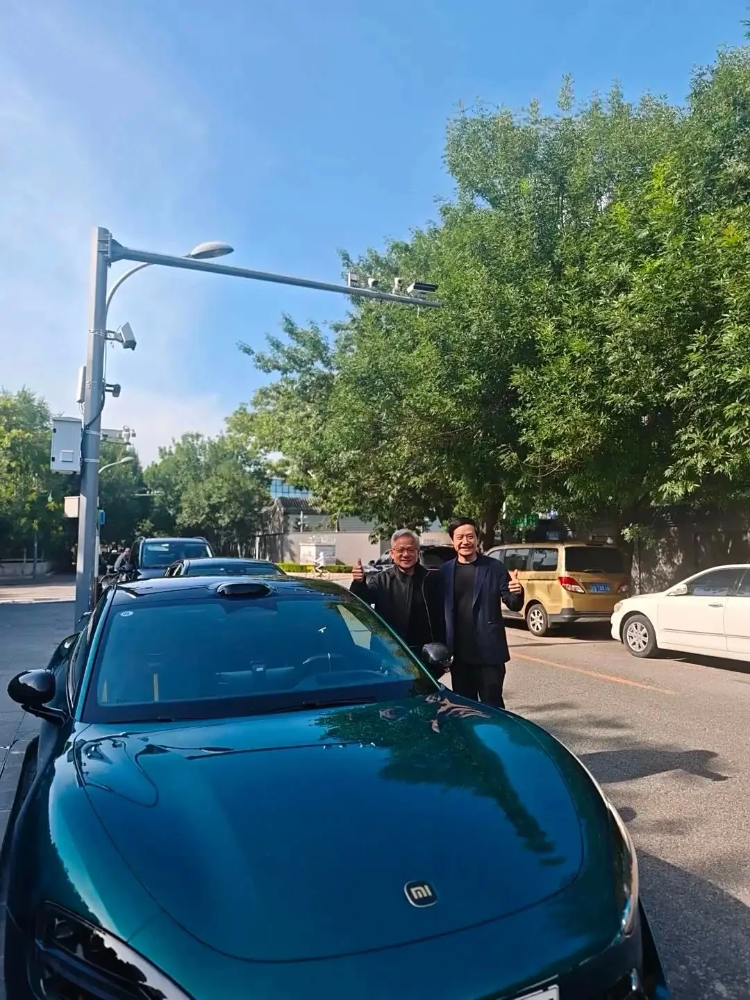 黃仁勳說第1次見到雷軍時自己很年輕,但雷軍比他更年輕,從第1天開始,他就知道雷軍會成功。取自IT之家
