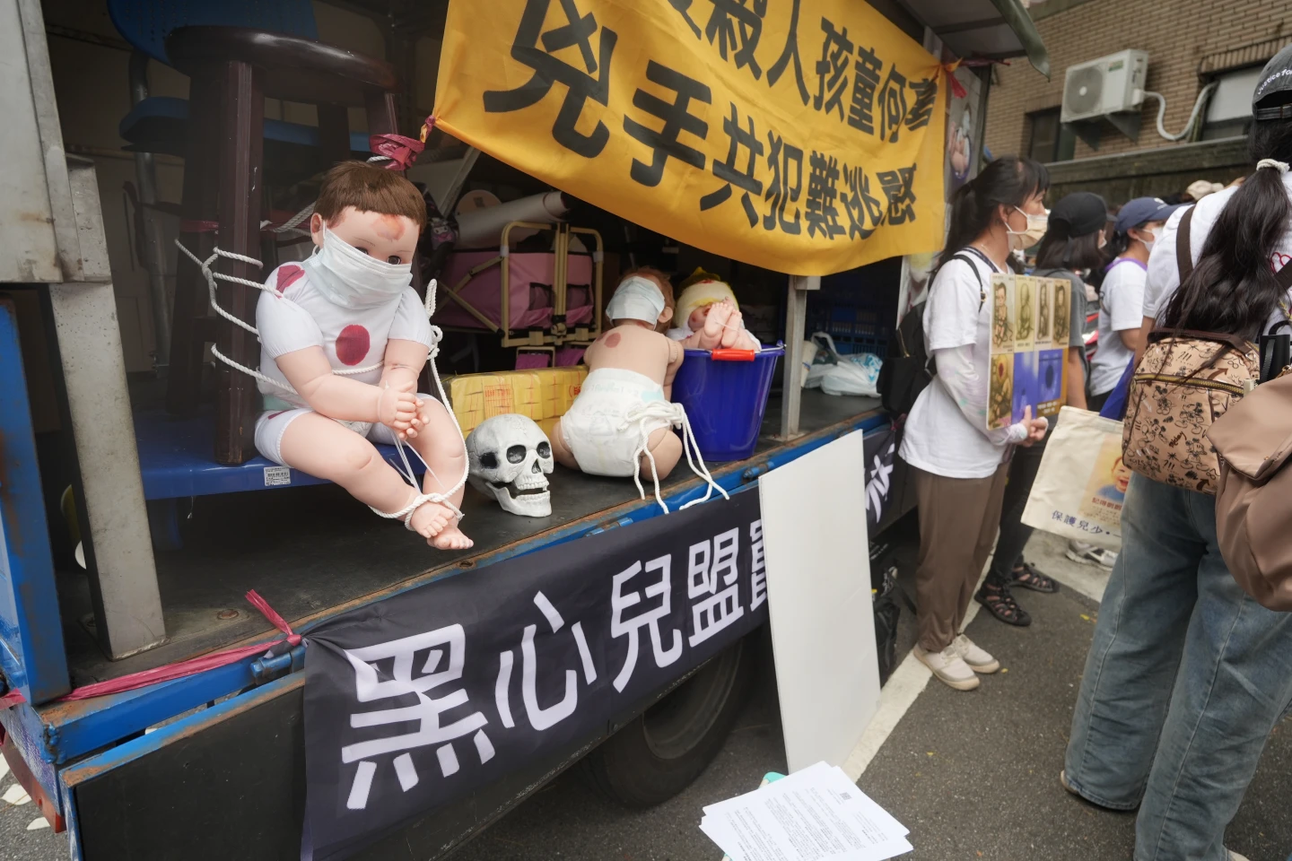 社工陳尚潔為剴剴案出庭,剴剴戰士怒批兒盟黑心。陳卓邦攝