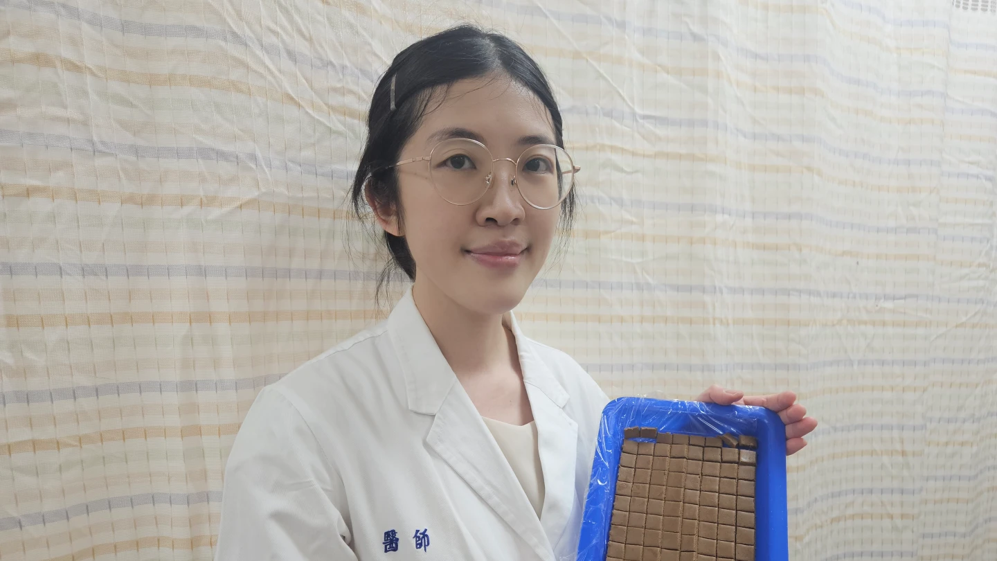 中醫師指出,「三伏貼」灸療可改善秋冬常見的鼻過敏或慢性咳嗽。馬偕醫院提供