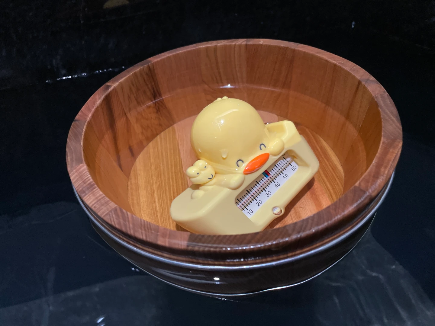 溺水缺氧5分鐘就可能導致缺氧性腦病變。示意圖,賴昀岫攝