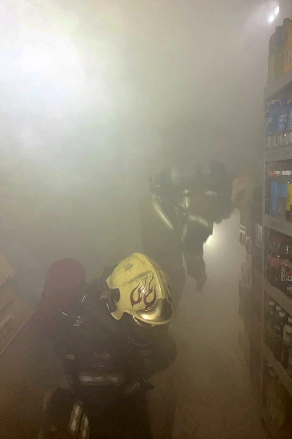 警消初判應是鈕扣電池自燃引發火煙。讀者提供