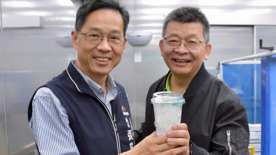 上好集團投入製冰業,建置全國首座冰塊杯生產系統。中市府提供