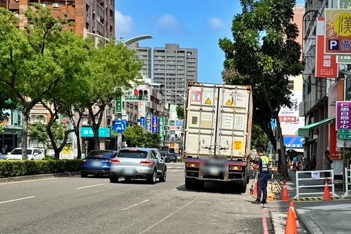 肇事貨櫃車。警方提供