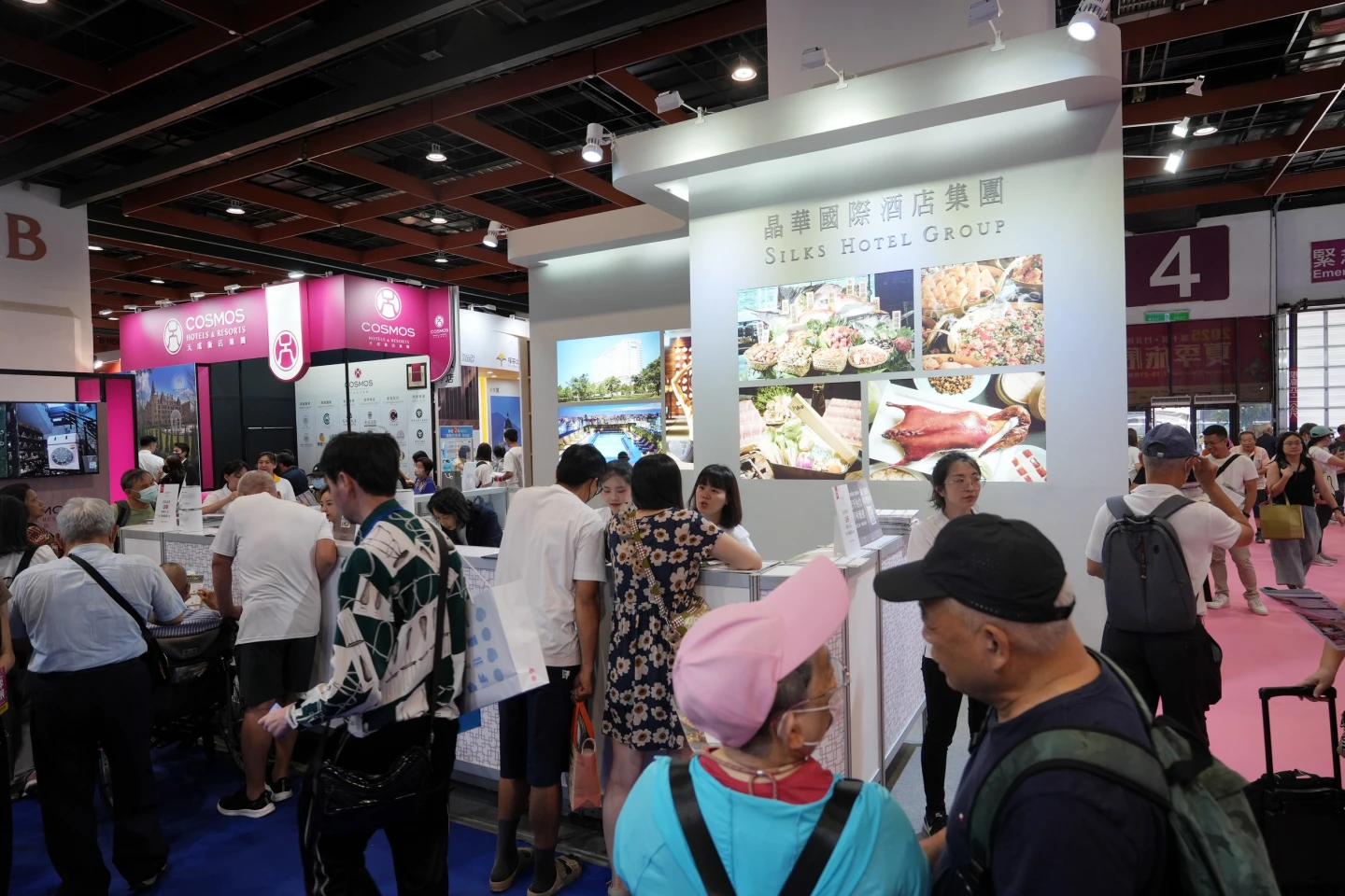 晶華酒店集團自線上旅展開賣以來,已累積銷售1800萬業績,其中以buffet餐券柏麗廳、泰市場最熱賣。陳卓邦攝