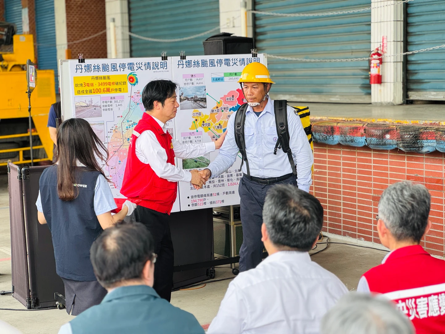 賴清德表揚台電有功人員。王志弘攝