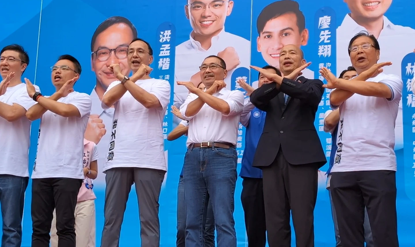 台中市長盧秀燕上台助講,痛批民進黨是惡魔黨。林志青攝