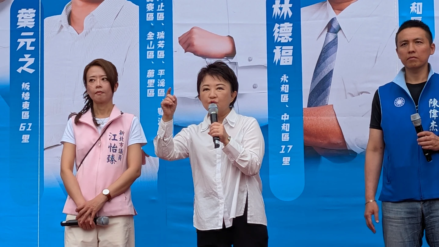 台中市長盧秀燕上台助講,痛批民進黨是惡魔黨。林志青攝
