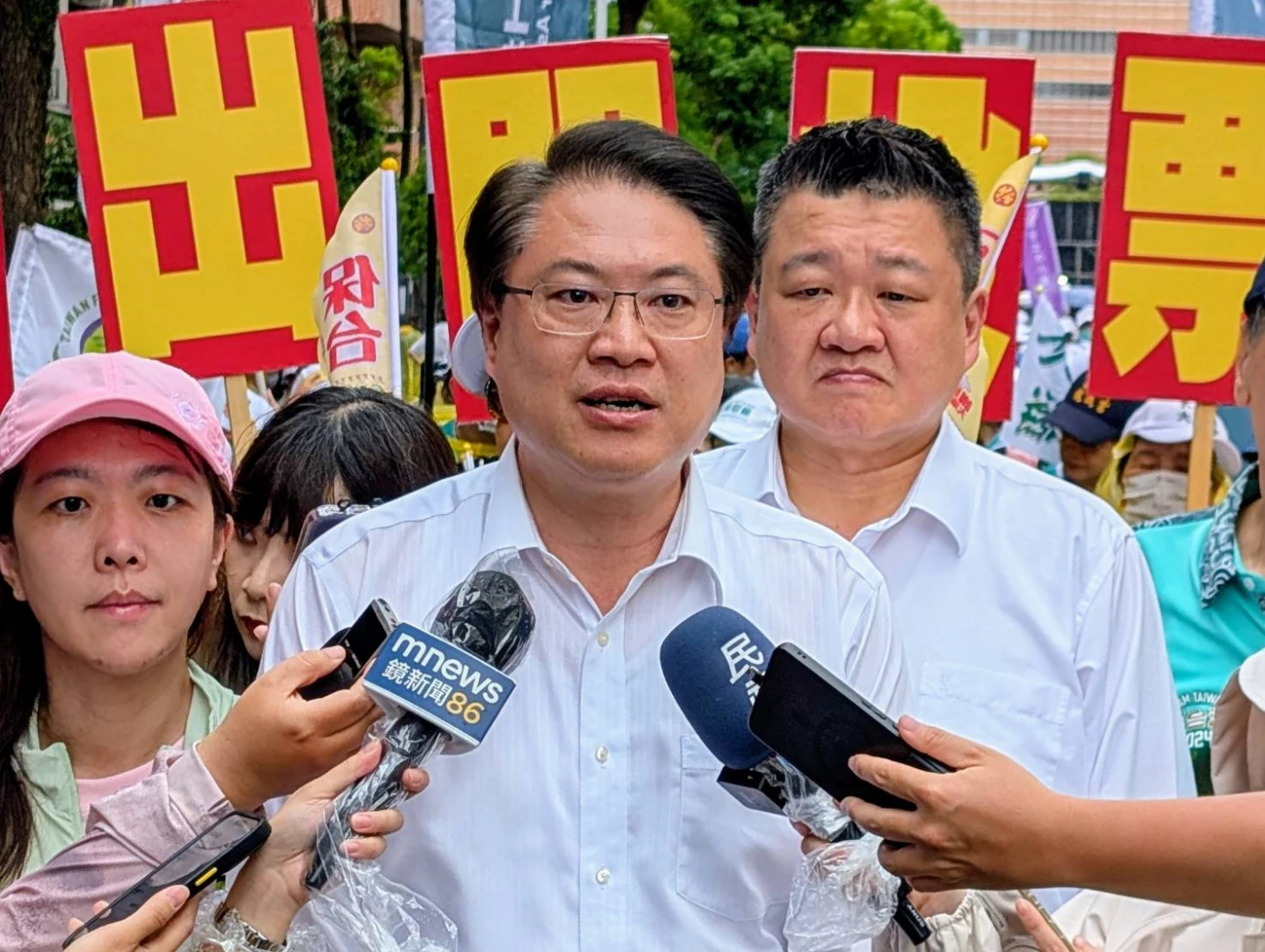 林右昌現場受訪。施智齡攝