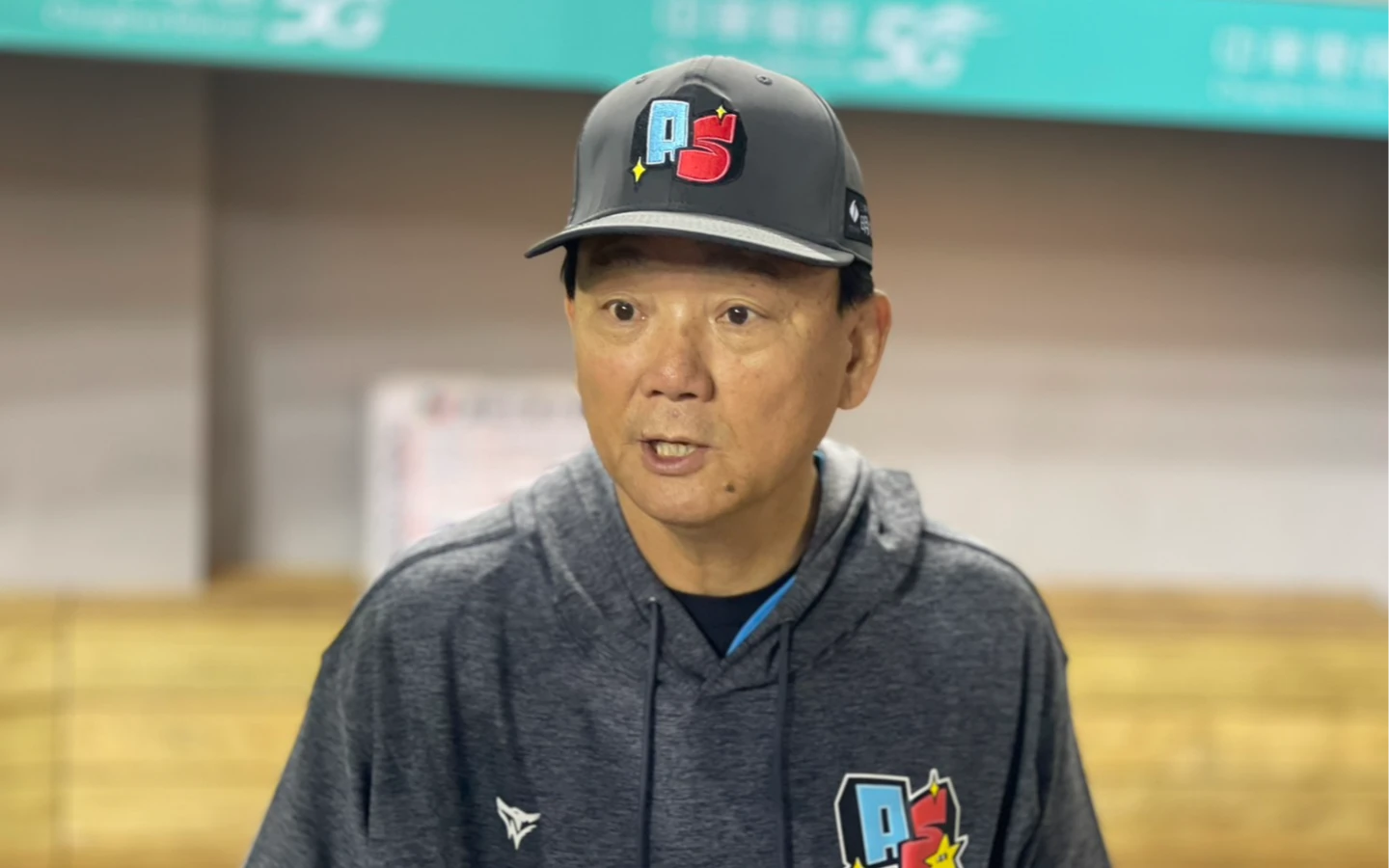 台鋼雄鷹總教練洪一中。毛琬婷攝