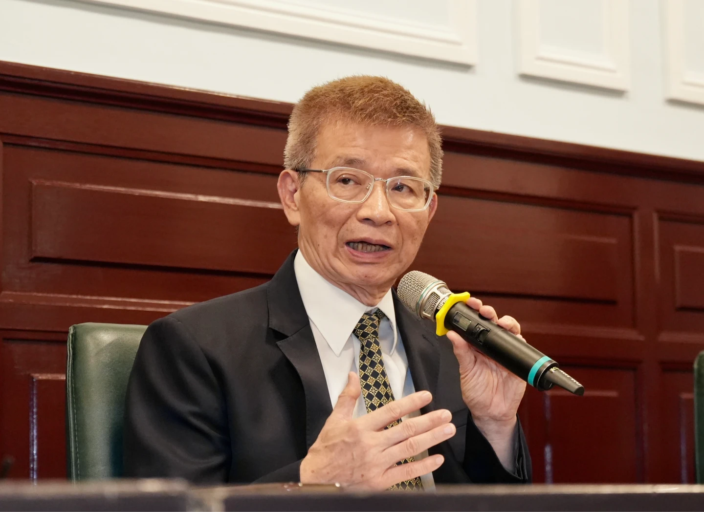 記者會上,台師大校長吳正己表示他絕對不會逃避責任。梁建裕攝