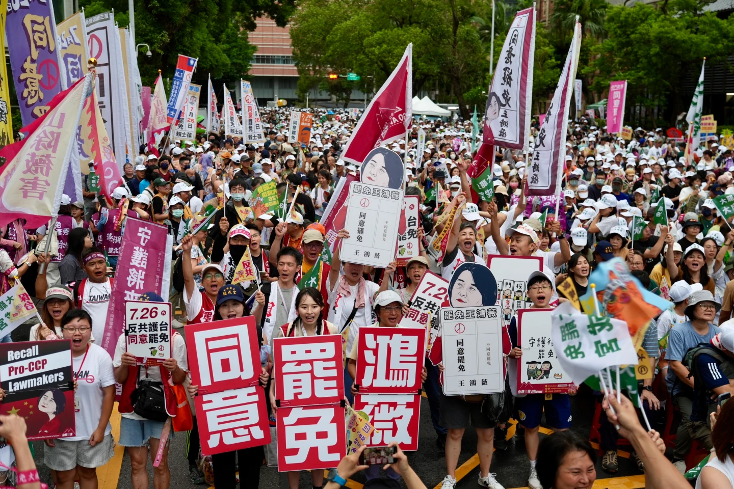 各罷團集結立法院前。梁建裕攝