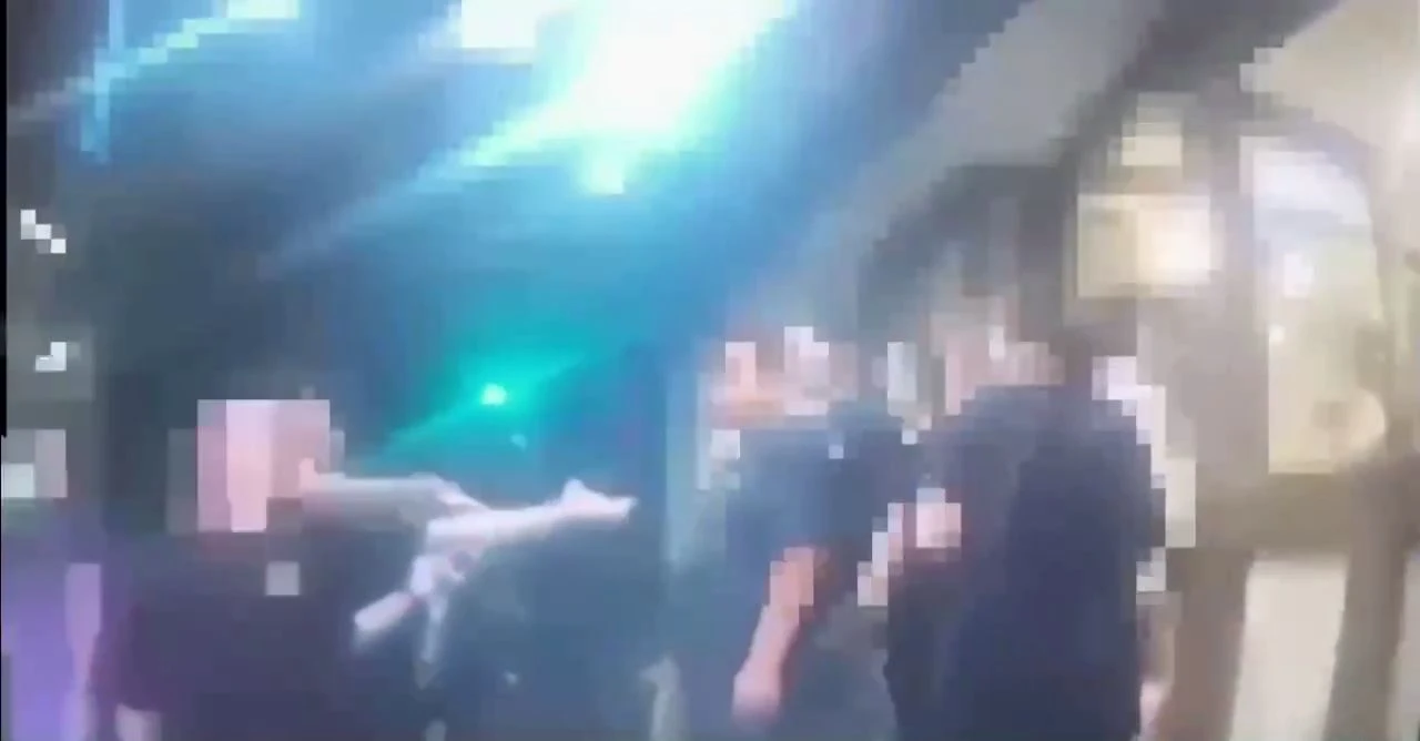 警方到場帶回涉嫌打人3男,依法送辦。翻攝畫面