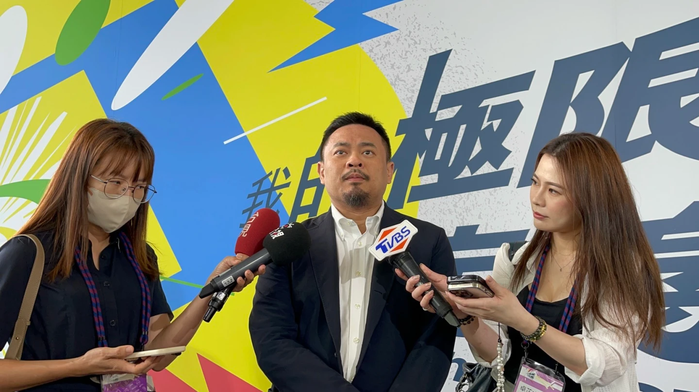 勞動部長洪申翰(中)說,即便端出配套,巴氏量表新制仍可能衝擊弱勢重症家庭。勞動部提供