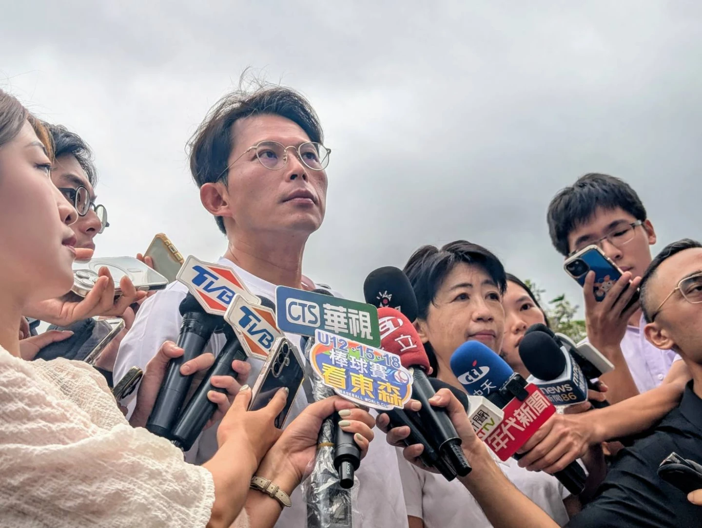 黃國昌、陳佩琪共同接受媒體聯訪。施智齡攝