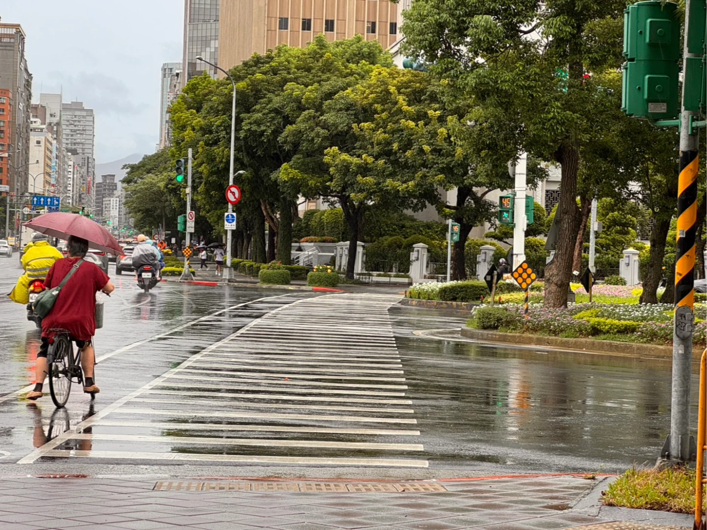 北市中山南路、羅斯福路與愛國西路口發生死亡事故,交通局到場會勘。台北市交通局提供