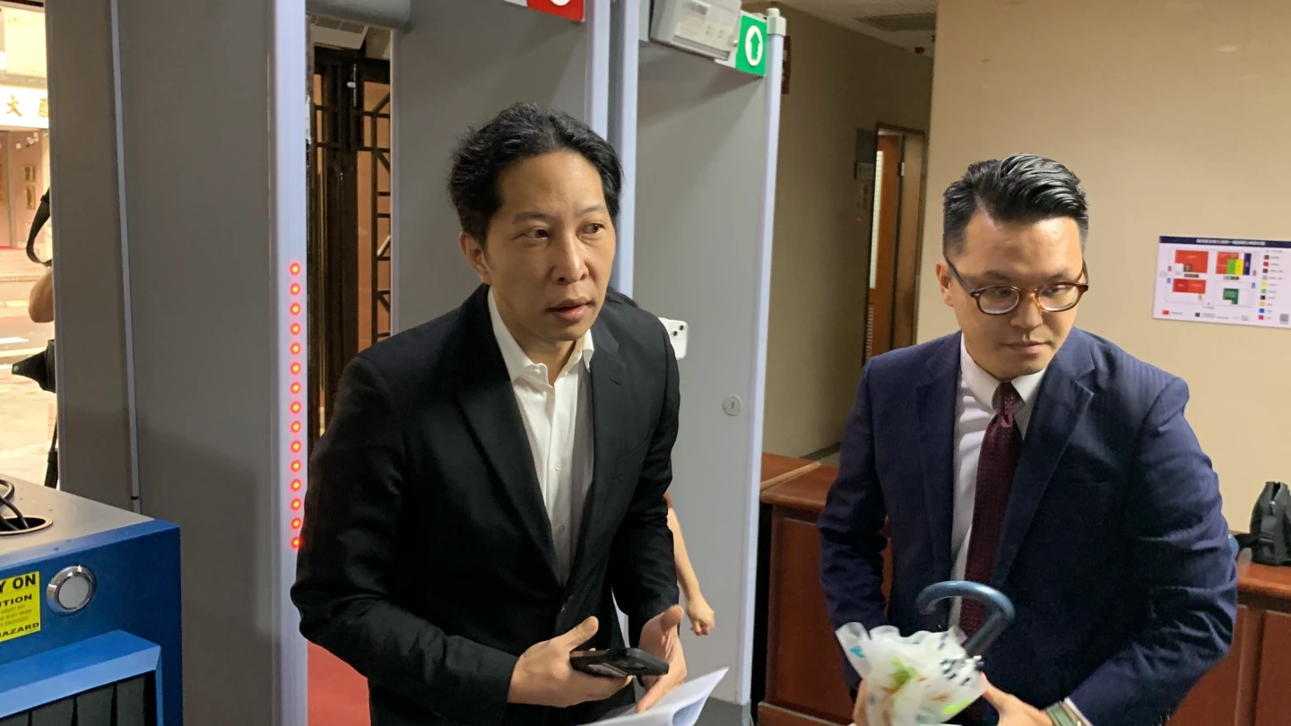 胡亦嘉上午現身台北地院。丁牧群攝