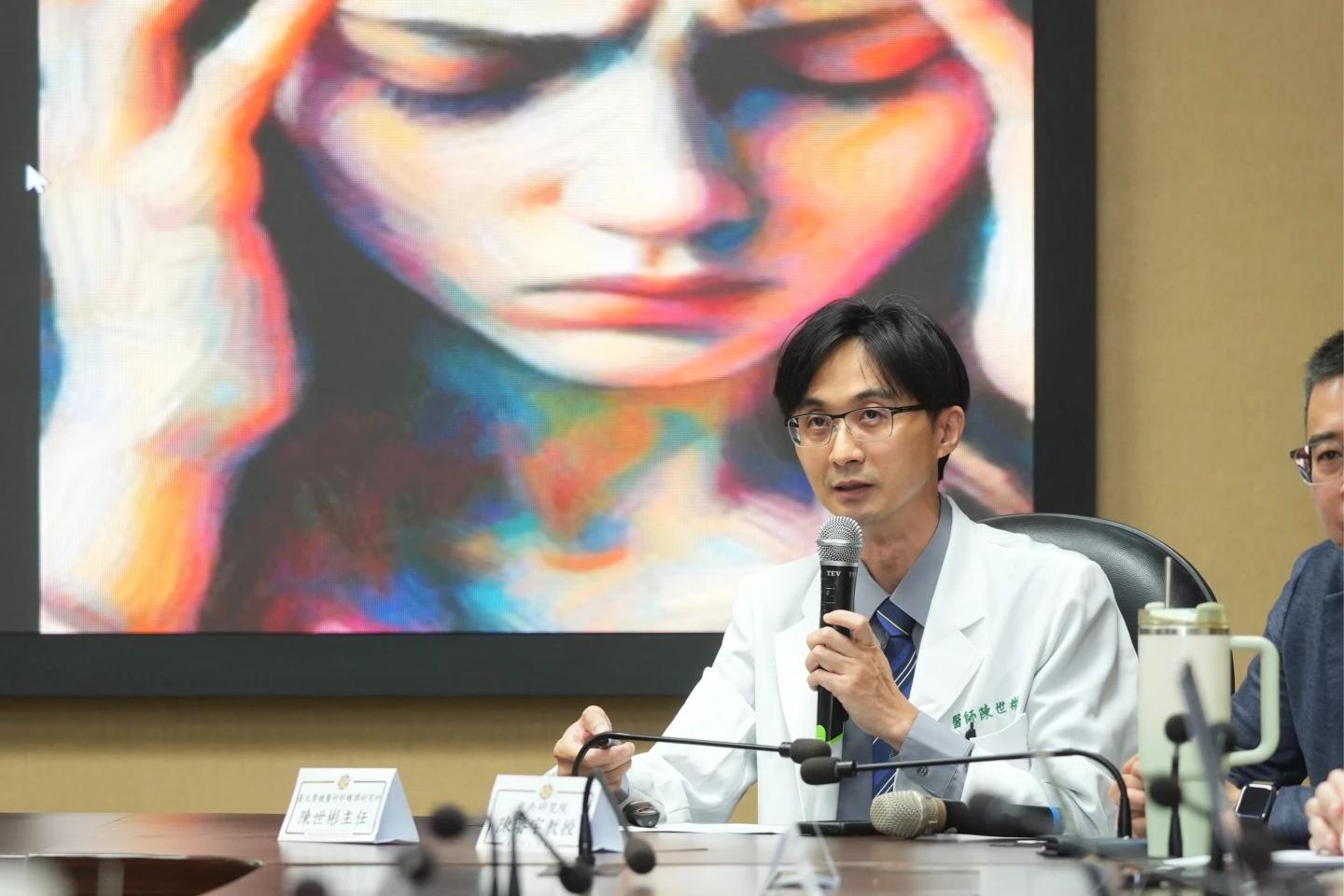 陳世彬表示,microRNA是一種非常短的小分子核酸,在細胞內扮演「基因開關調音師」的角色。李柏毅攝