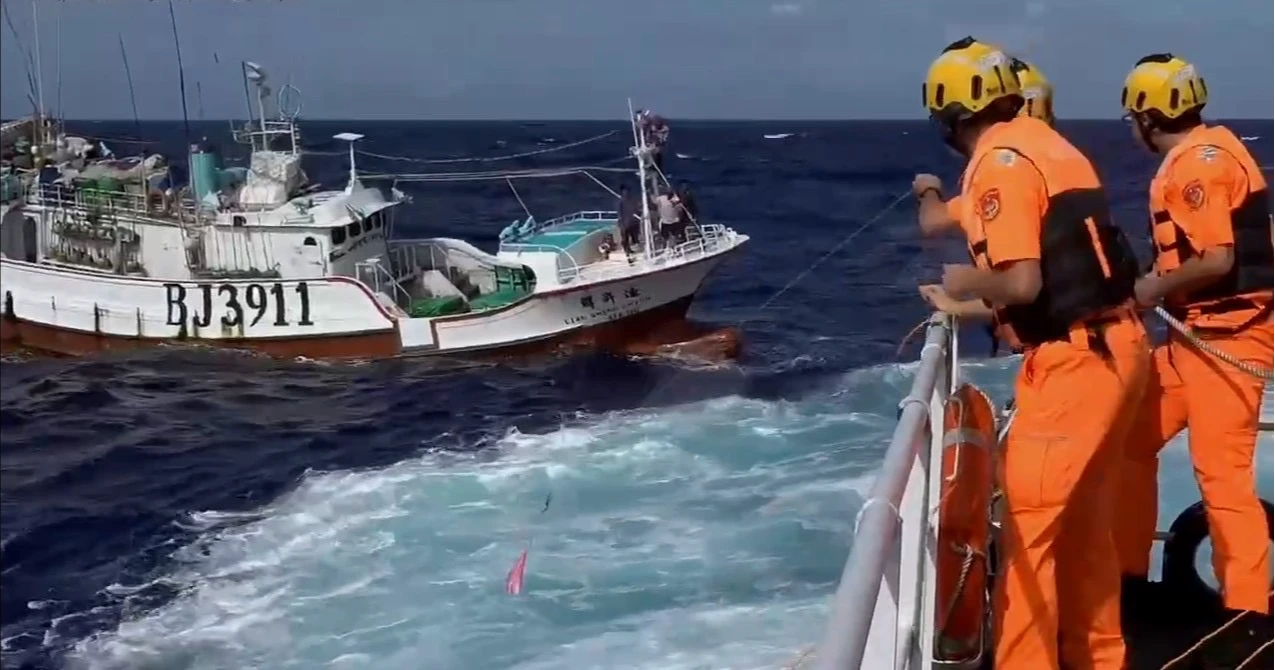 海巡署艦艇分署成功艦即刻救援。海巡署提供