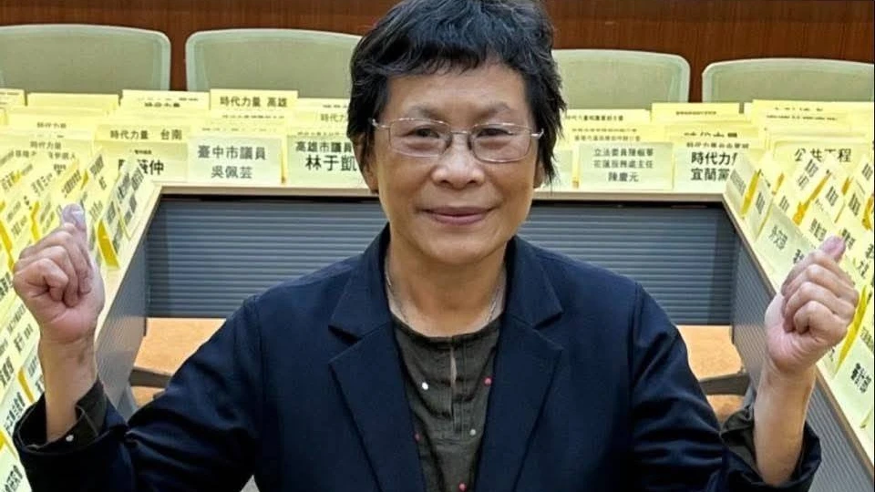 陳椒華在臉書發文稱「大部分公務單位放假一星期,上班才開始救災,黃市長指揮正確?」翻攝臉書