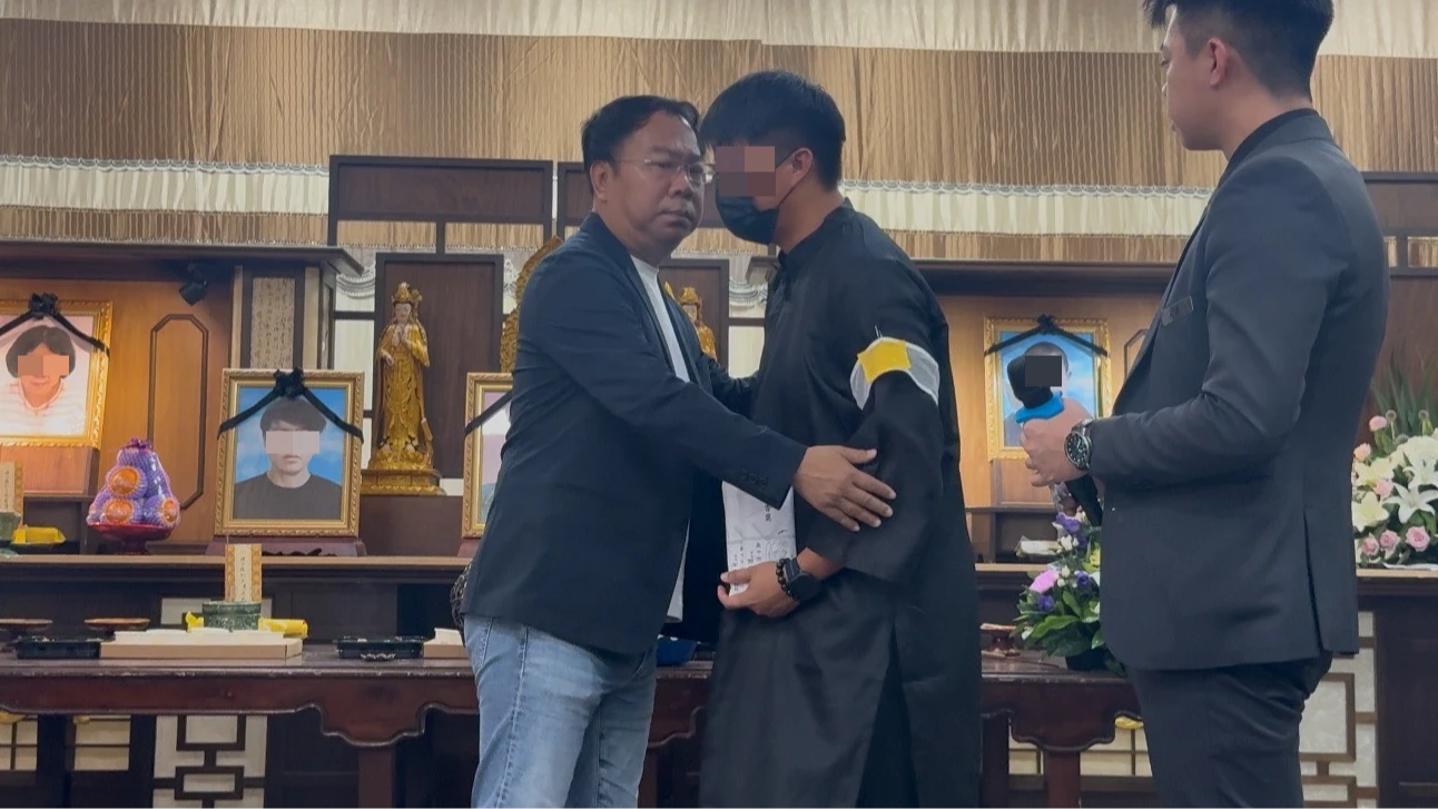 台中豐原一家五口命案,今天在東海殯儀館舉行告別式,場面莊嚴哀戚。謝志忠提供