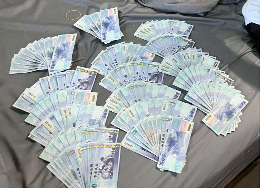 警方查扣不法所得。翻攝畫面