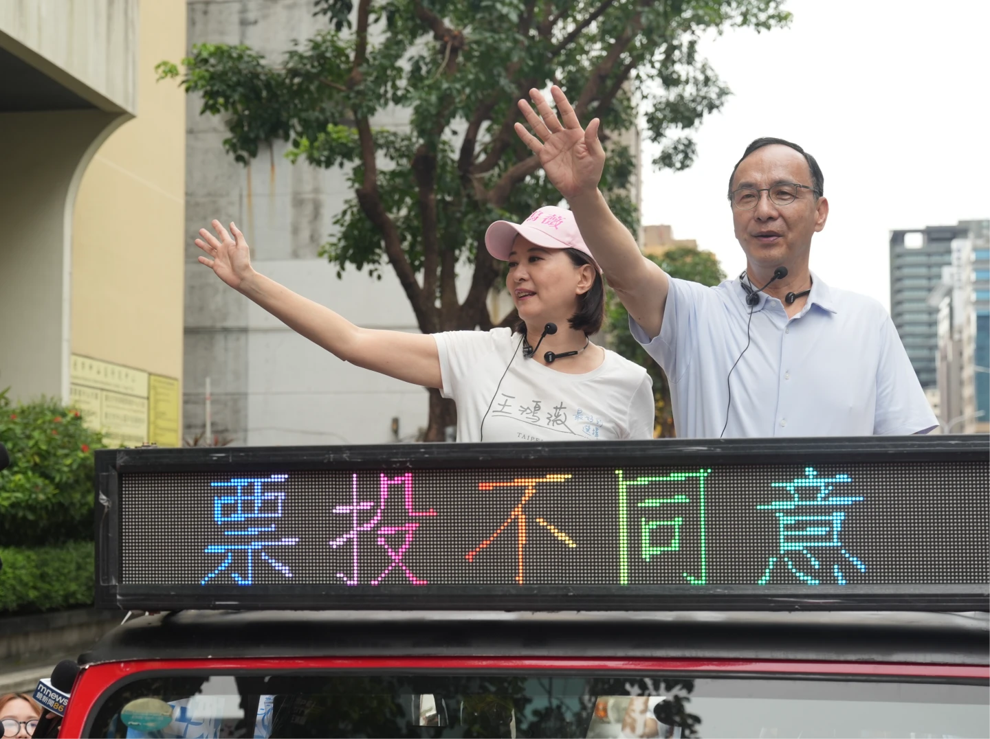 王鴻薇車掃遭嗆「下架舔共立委」 志祺77批好大官威回嗆「更多人不同意罷免」