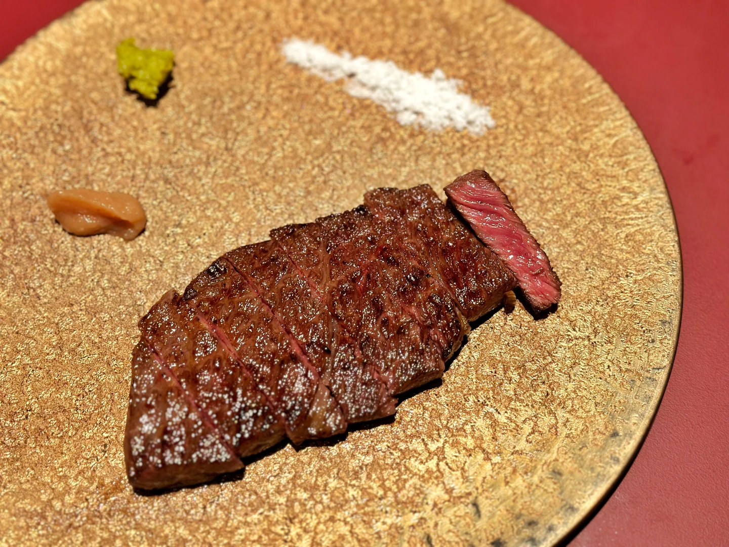 鍾佳憲這次在「肉料理‧福」菜單上新增相當稀有的「百月經產黑毛和牛」。劉沛妘攝