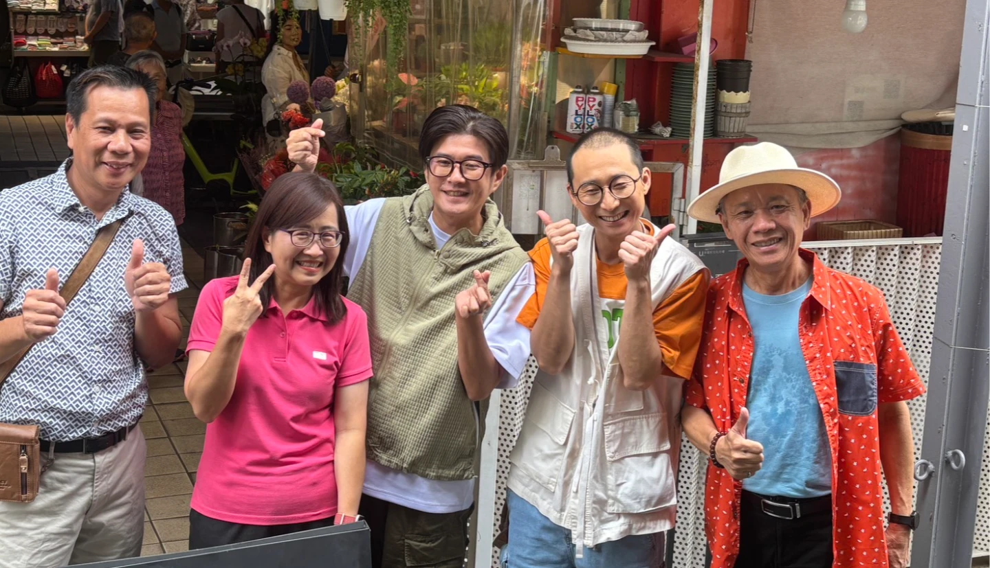 浩子、永烈合體林奕華,結伴玩鬧艋舺。許皓婷攝