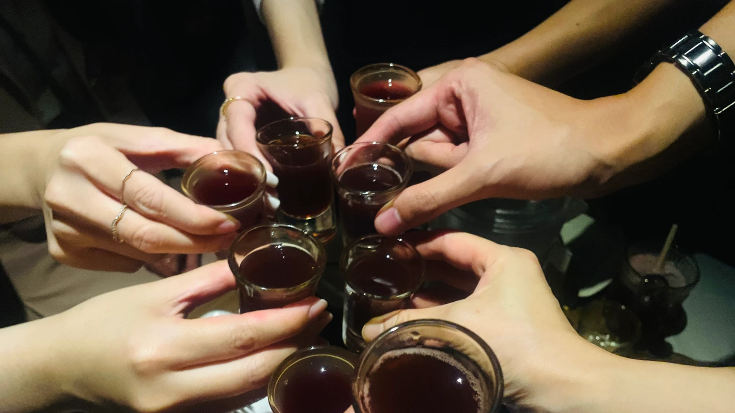 醫師提醒,天天喝酒造成血球變大顆,當心酒精性肝病已默默上身。示意圖,賴昀岫攝
