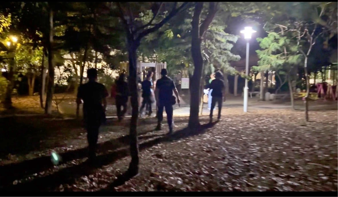 警方動員到公園挖寶。市刑大提供