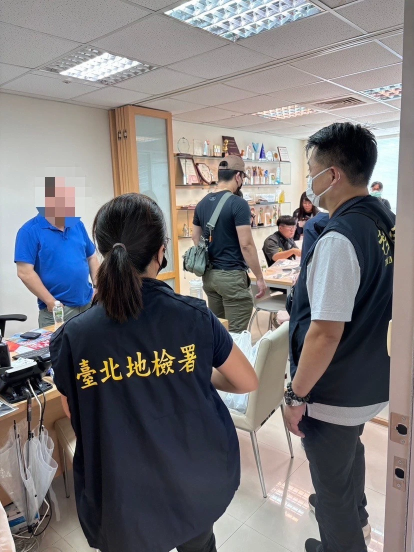 移民署搜索犯嫌住處、代辦旅行社及多家人頭公司等共47處。移民署新北專勤隊提供