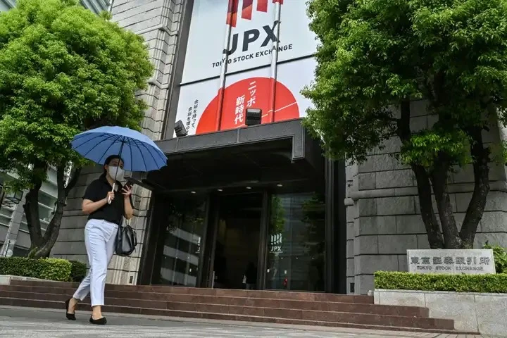 日經225指數收盤飆逾千點衝破4萬點大關。法新社