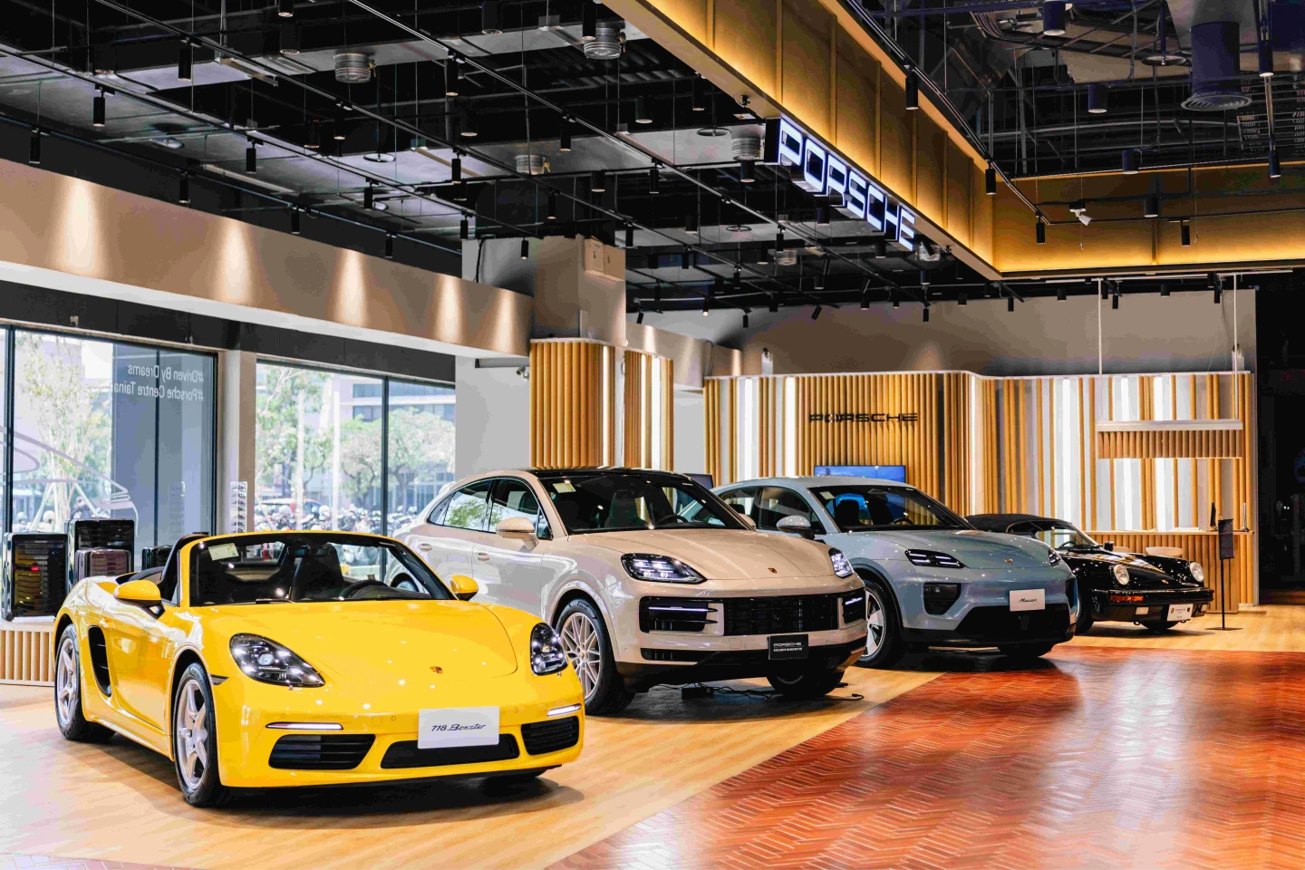 「Porsche NOW 誠品生活台南全新概念店」即日起至2026年1月7日快閃展出。尚騰汽車集團提供