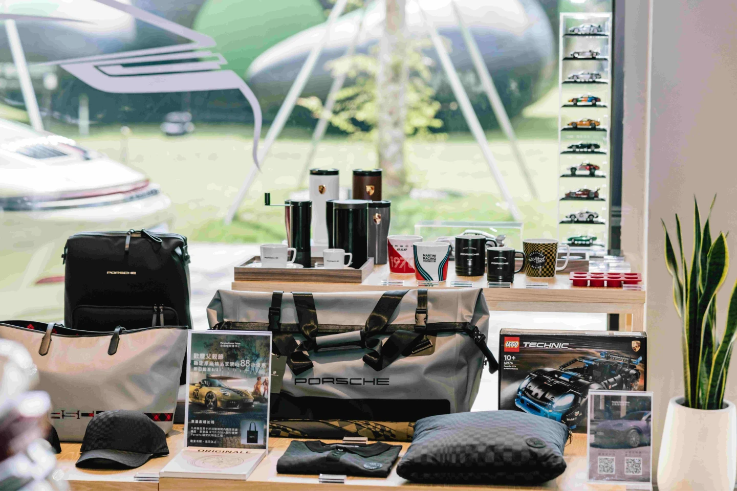 現場展出Porsche原廠精品,達成任務即可至誠品酒窖體驗專屬品酩時光及限定好禮。尚騰汽車集團提供
